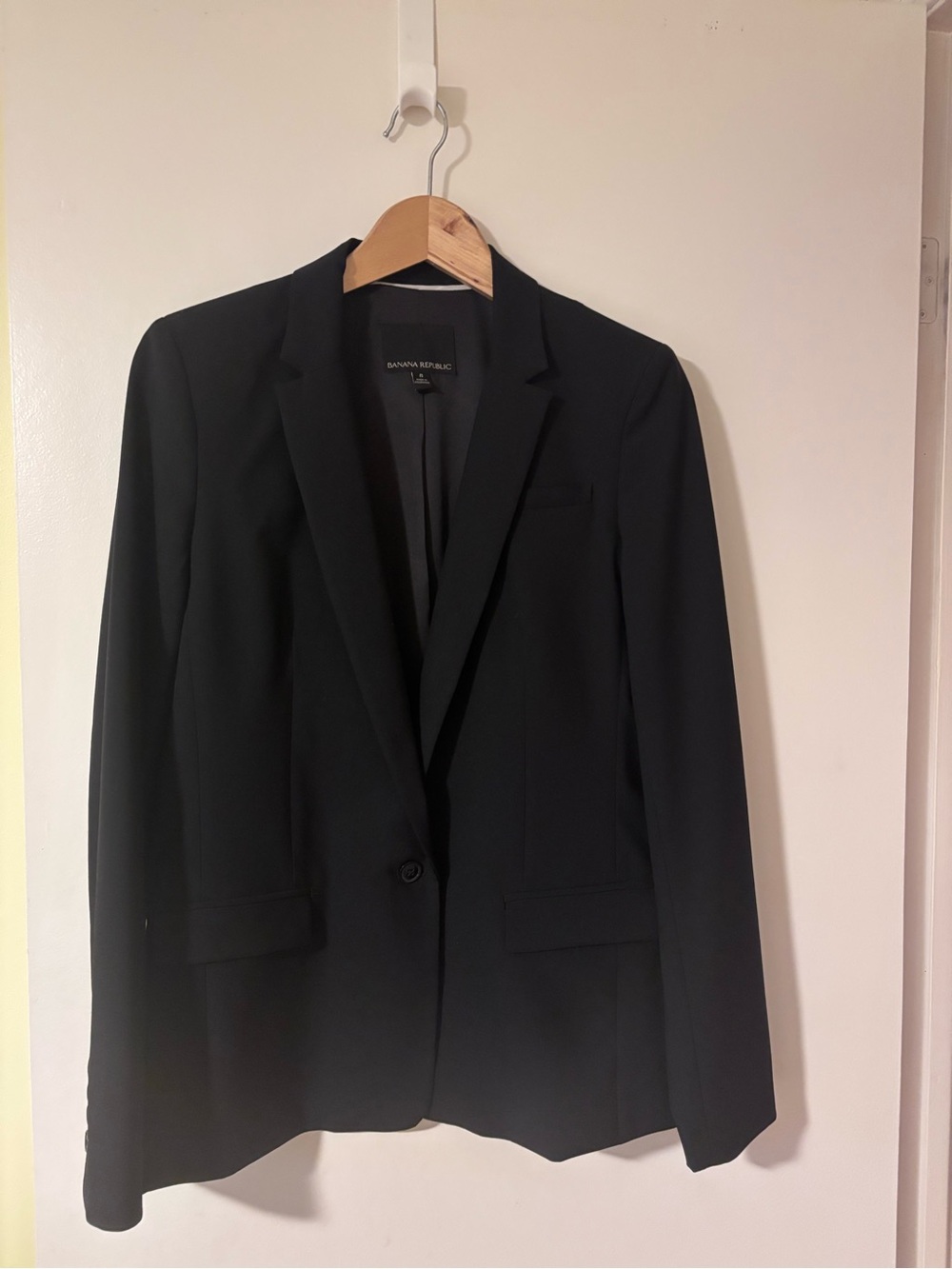 Banana Republic Black Women’s Single-Breasted Blazer